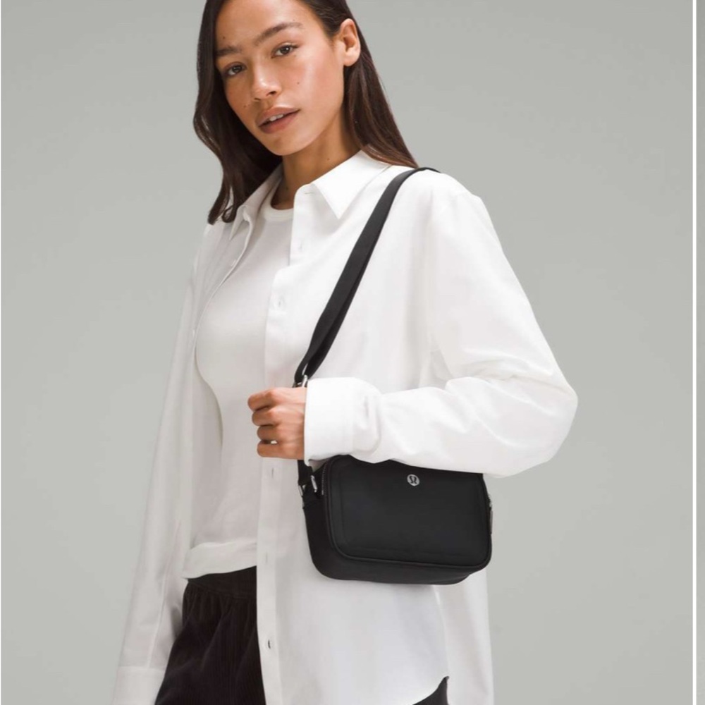 Lululemon Crossbody Camera Bag 2L - Picture 6 of 6